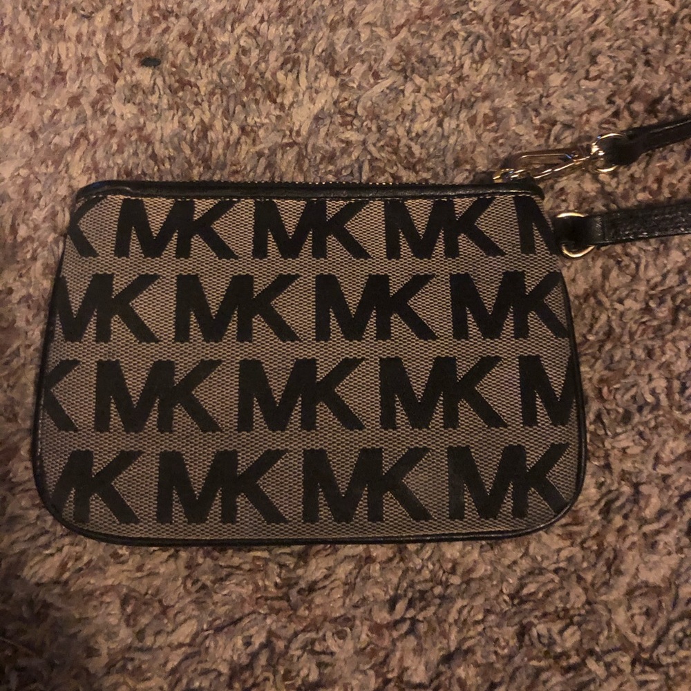 MK-Michael Kors wristlet